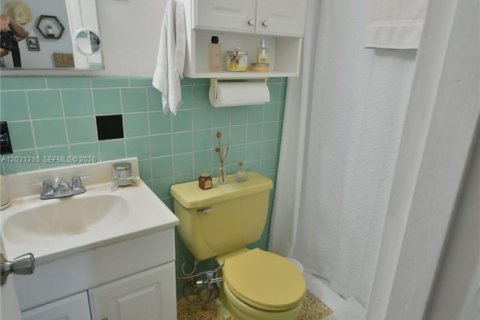 House in Miami, Florida 3 bedrooms, 138.98 sq.m. № 2087168 - photo 27