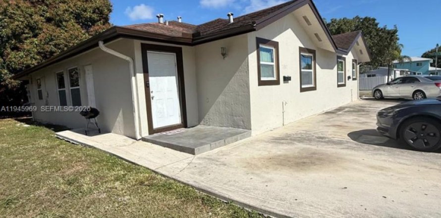 Propiedad comercial en Miami, Florida 231.51 m2 № 2002207