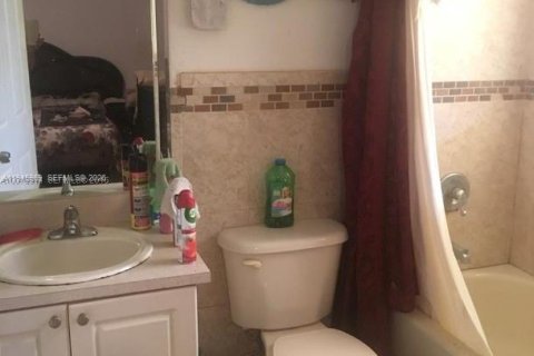 Propiedad comercial en venta en Miami, Florida, 231.51 m2 № 2002207 - foto 13