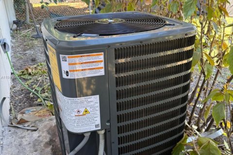 Propiedad comercial en venta en Miami, Florida, 231.51 m2 № 2002207 - foto 4