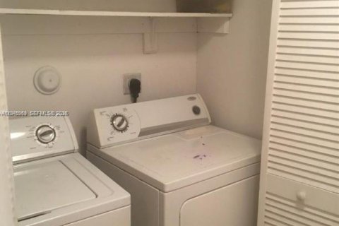 Propiedad comercial en venta en Miami, Florida, 231.51 m2 № 2002207 - foto 5