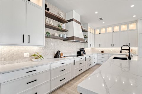 Купить виллу или дом в Сарасота, Флорида 3 комнаты, 421.59м2, № 1554285 - фото 2