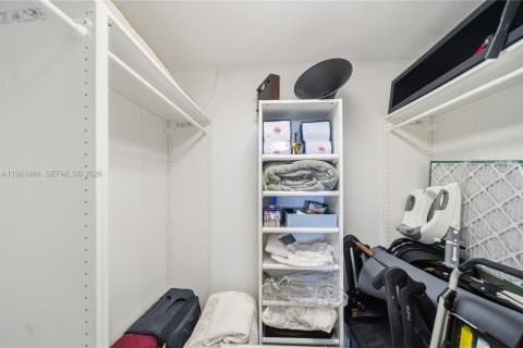 Condo in Miami Beach, Florida, 2 bedrooms  № 2043205 - photo 28