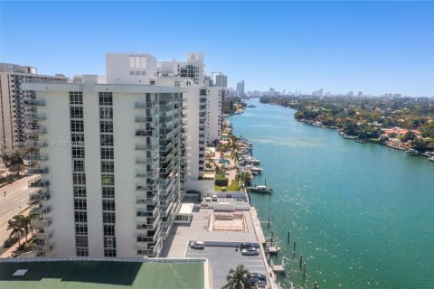 Condo in Miami Beach, Florida, 2 bedrooms  № 2043205 - photo 11
