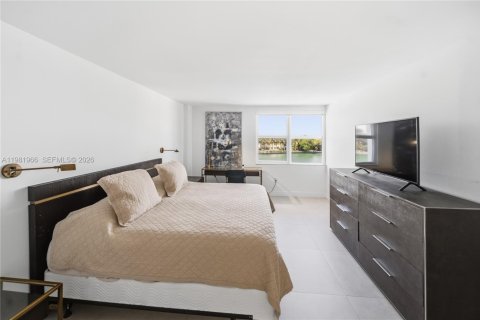 Condo in Miami Beach, Florida, 2 bedrooms  № 2043205 - photo 22