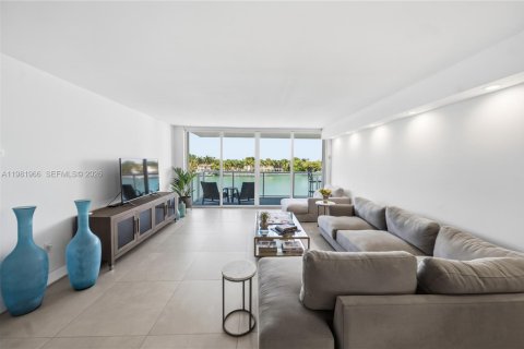 Condo in Miami Beach, Florida, 2 bedrooms  № 2043205 - photo 4