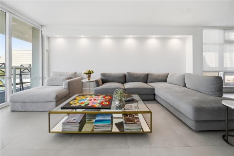 Condo in Miami Beach, Florida, 2 bedrooms  № 2043205 - photo 3