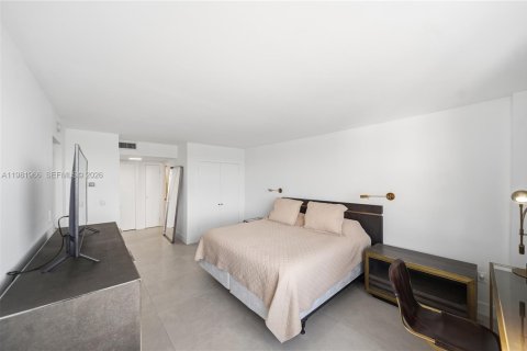 Condo in Miami Beach, Florida, 2 bedrooms  № 2043205 - photo 21