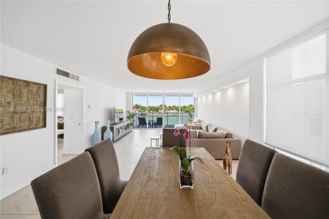 Condo in Miami Beach, Florida, 2 bedrooms  № 2043205 - photo 6