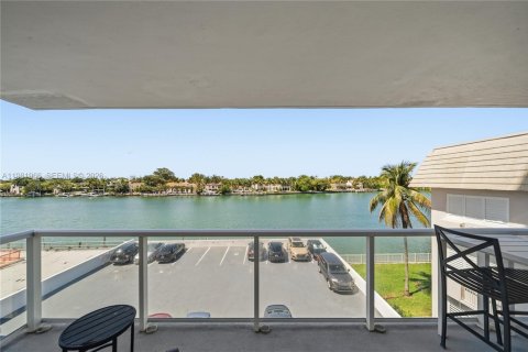 Condo in Miami Beach, Florida, 2 bedrooms  № 2043205 - photo 10