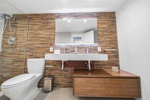 Condo in Miami Beach, Florida, 2 bedrooms  № 2043205 - photo 25