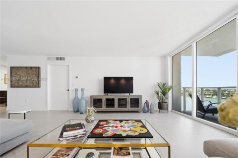 Condo in Miami Beach, Florida, 2 bedrooms  № 2043205 - photo 5