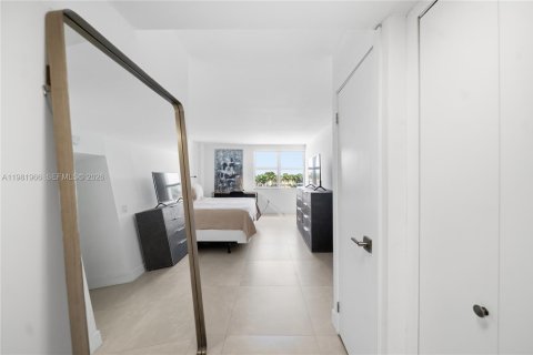 Condo in Miami Beach, Florida, 2 bedrooms  № 2043205 - photo 24
