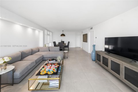 Condo in Miami Beach, Florida, 2 bedrooms  № 2043205 - photo 8