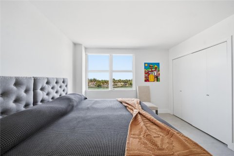 Condo in Miami Beach, Florida, 2 bedrooms  № 2043205 - photo 29