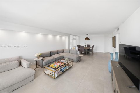 Condo in Miami Beach, Florida, 2 bedrooms  № 2043205 - photo 9