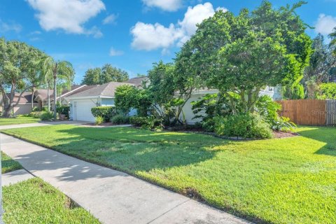 Villa ou maison à louer à Valrico, Floride: 4 chambres, 242.29 m2 № 2387602 - photo 3