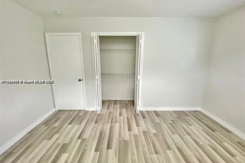 House in Sunrise, Florida 2 bedrooms, 89.37 sq.m. № 2035242 - photo 13