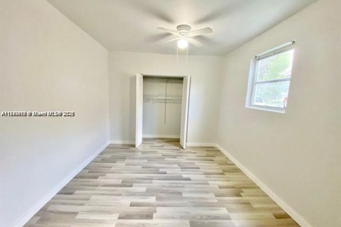 House in Sunrise, Florida 2 bedrooms, 89.37 sq.m. № 2035242 - photo 15