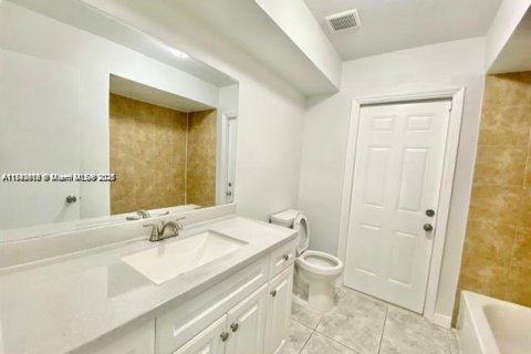 House in Sunrise, Florida 2 bedrooms, 89.37 sq.m. № 2035242 - photo 18