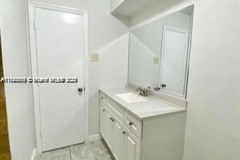 House in Sunrise, Florida 2 bedrooms, 89.37 sq.m. № 2035242 - photo 19