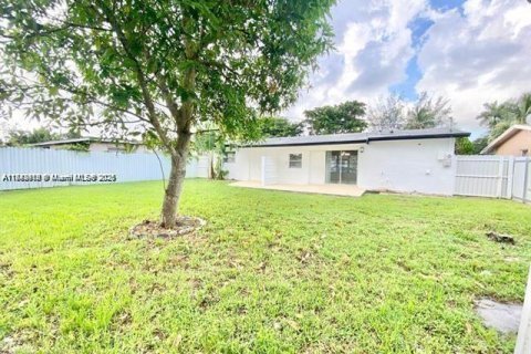 House in Sunrise, Florida 2 bedrooms, 89.37 sq.m. № 2035242 - photo 24