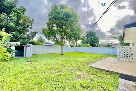 House in Sunrise, Florida 2 bedrooms, 89.37 sq.m. № 2035242 - photo 28