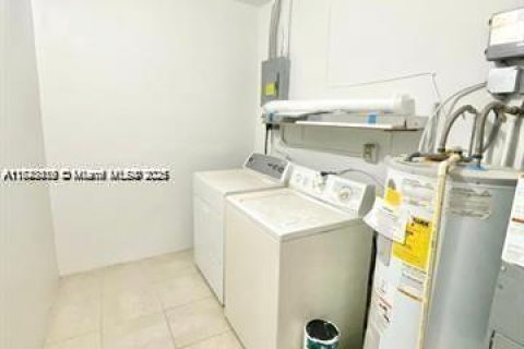 House in Sunrise, Florida 2 bedrooms, 89.37 sq.m. № 2035242 - photo 22