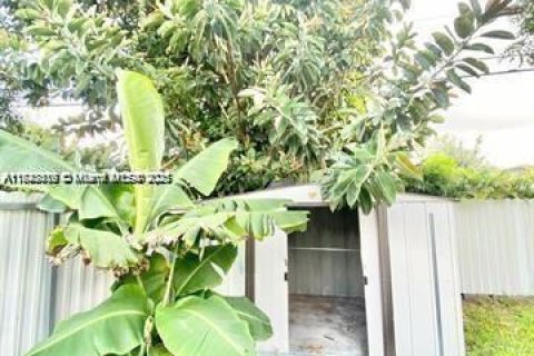 House in Sunrise, Florida 2 bedrooms, 89.37 sq.m. № 2035242 - photo 29