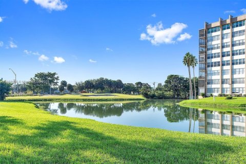 Copropriété à vendre à Pembroke Pines, Floride: 2 chambres, 104.05 m2 № 1971962 - photo 29