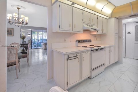 Copropriété à vendre à Pembroke Pines, Floride: 2 chambres, 104.05 m2 № 1971962 - photo 14