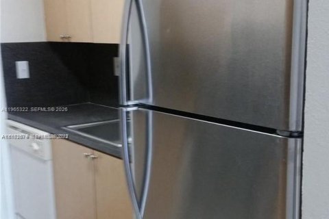 Condo in North Miami Beach, Florida, 1 bedroom  № 2044413 - photo 4