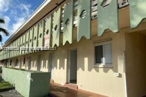 Condo in North Miami Beach, Florida, 1 bedroom  № 2044413