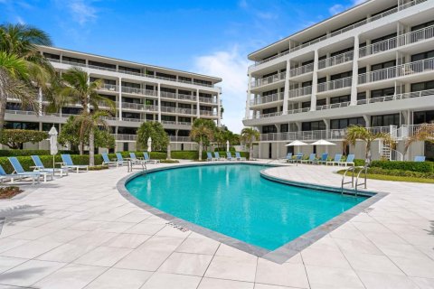 Condo in Palm Beach, Florida, 3 bedrooms  № 2400001 - photo 25