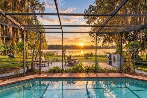 House in Clermont, Florida 4 bedrooms, 354.7 sq.m. № 2352385