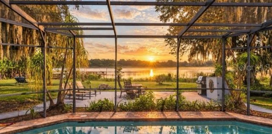 Villa ou maison à Clermont, Floride 4 chambres, 354.7 m2 № 2352385