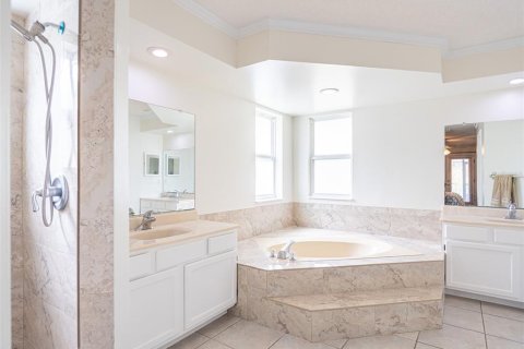 Villa ou maison à vendre à Altamonte Springs, Floride: 4 chambres, 207.92 m2 № 2142865 - photo 17