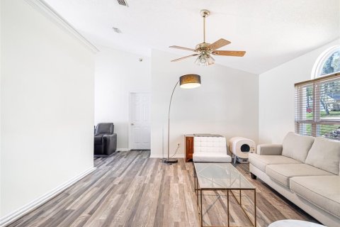 Villa ou maison à vendre à Altamonte Springs, Floride: 4 chambres, 207.92 m2 № 2142865 - photo 12