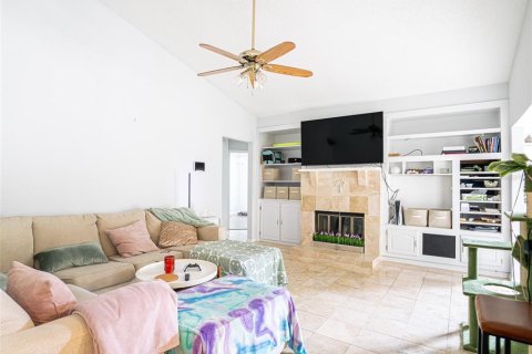 Villa ou maison à vendre à Altamonte Springs, Floride: 4 chambres, 207.92 m2 № 2142865 - photo 13