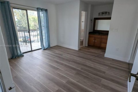 Condominio en alquiler en Miami, Florida, 2 dormitorios, 79.43 m2 № 2076271 - foto 2