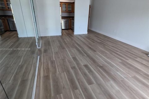 Condominio en alquiler en Miami, Florida, 2 dormitorios, 79.43 m2 № 2076271 - foto 6