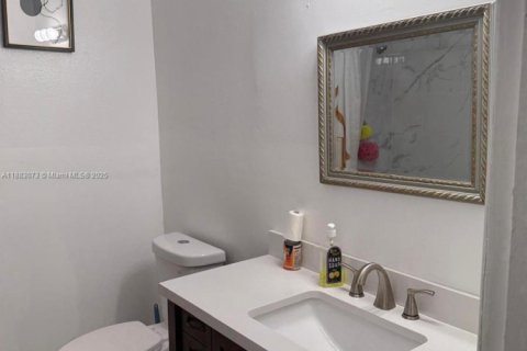 Villa ou maison à louer à Fort Lauderdale, Floride: 3 chambres, 266.26 m2 № 1946486 - photo 13