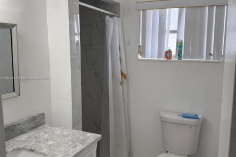 Villa ou maison à louer à Fort Lauderdale, Floride: 3 chambres, 266.26 m2 № 1946486 - photo 8