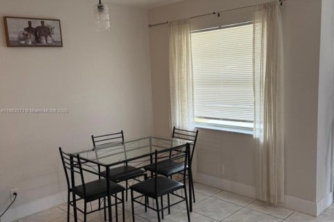 Villa ou maison à louer à Fort Lauderdale, Floride: 3 chambres, 266.26 m2 № 1946486 - photo 6