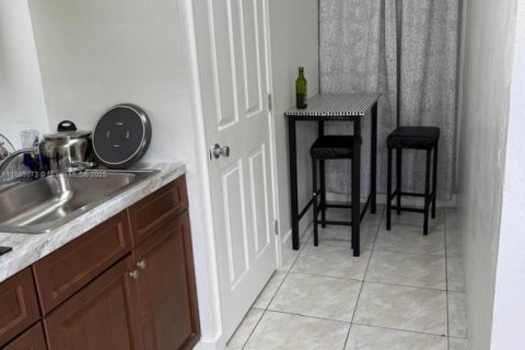 Villa ou maison à louer à Fort Lauderdale, Floride: 3 chambres, 266.26 m2 № 1946486 - photo 3