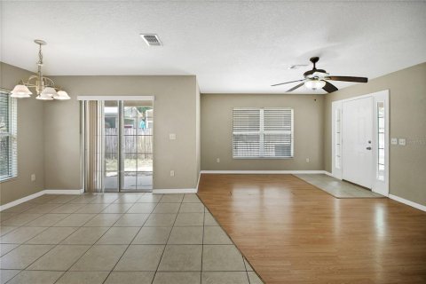 House in Fruitland Park, Florida 3 bedrooms, 121.05 sq.m. № 2211629 - photo 13