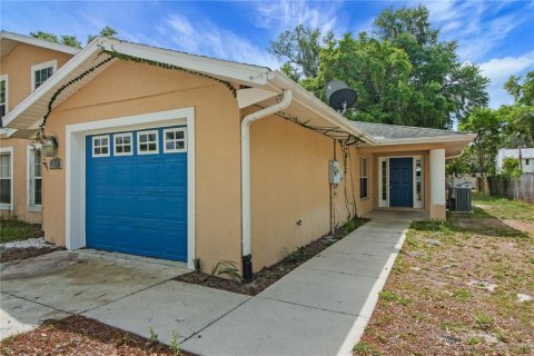 House in Fruitland Park, Florida 3 bedrooms, 121.05 sq.m. № 2211629 - photo 3