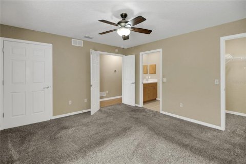 House in Fruitland Park, Florida 3 bedrooms, 121.05 sq.m. № 2211629 - photo 19