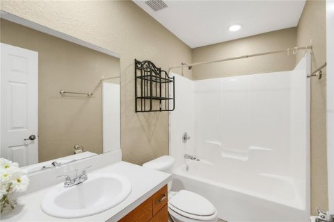 House in Fruitland Park, Florida 3 bedrooms, 121.05 sq.m. № 2211629 - photo 27