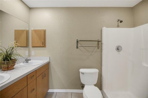 House in Fruitland Park, Florida 3 bedrooms, 121.05 sq.m. № 2211629 - photo 21